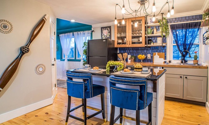 Huntsville House | The Modern Downtown Hub - Small Private Home