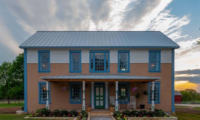Waco House | The Mohawk Valley House - 4 suite boutique hotel