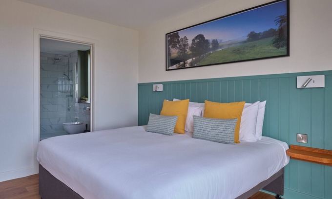 Chittlehamholt Cabin | The Mole Resort, 3 Bedroom Meadow View Luxury Lodge with Hot Tub