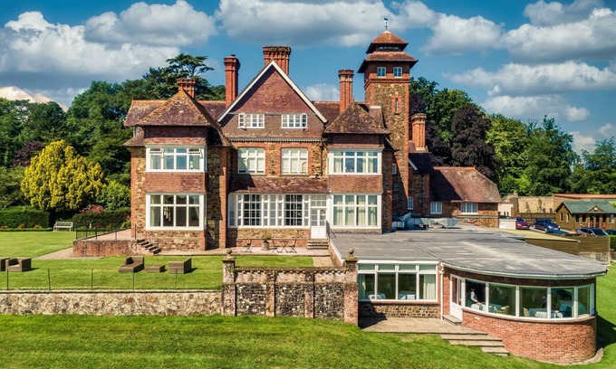 Chittlehamholt Cottage | The Mole Resort sleeps 4 guests in 2 bedrooms