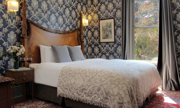 Lower Pacific Heights Bed & Breakfast | The Monte Cristo