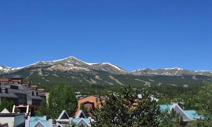Historic District House | The Moose Lodge - 2bdr/1bath - 6 min walk to lift