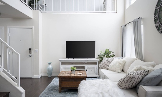 Pico Apartment | The "Mosaic Loft"-Huge & Open Space, Sleeping Loft, & Private Roof Deck!