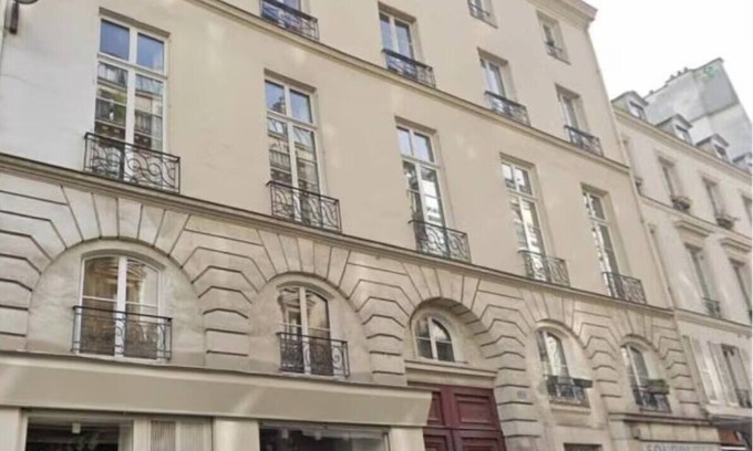 Quartier du Faubourg-Montmartre Apartment | The most Parisian Neighborhood-Opera &les Galeries Lafayette/metro Poissonnière