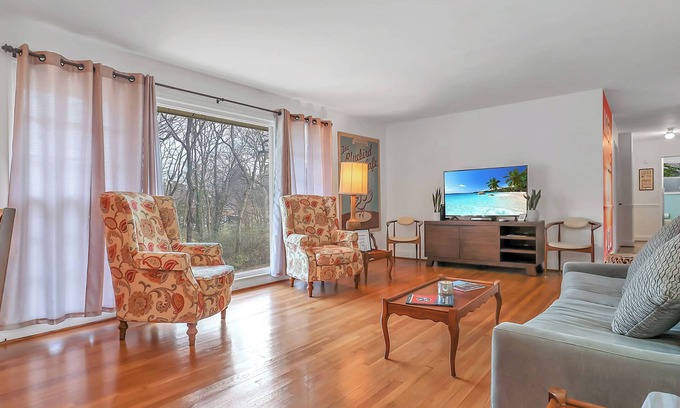 Blair Heights House | THE NASHVILLE INN - Beautifully Restored 1955 Ranch available for monthly rent.