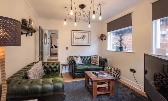 Cowes House | The Nautilus -Cowes IOW- 2 bedroom bungalow/garden