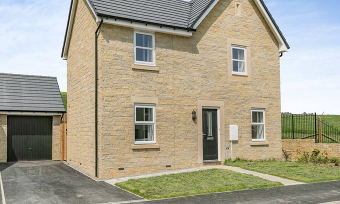 Buxton House | The Neal's, 4 Bedroom House that Sleeps 8 in Buxton