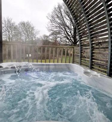 Crieff Ski Chalet | The Ness, Lodge with Hot Tub