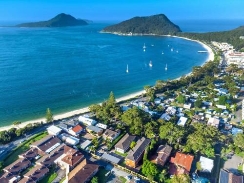 Shoal Bay Apartment | The Nest Luxury Apartment 100m to the Beach