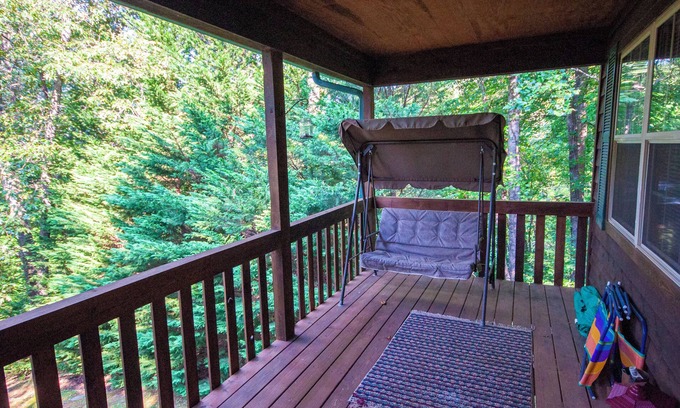 Hayesville Cabin | The Nest Nice 2 bedroom 1 bath cabin with Internet, near Hayesville NC