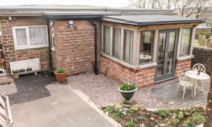 Quarnford Cottage | THE NETTY, pet friendly, with a garden in Buxton