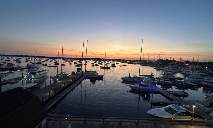 Newport Hotel | The Newport Harbor Hotel & Marina
