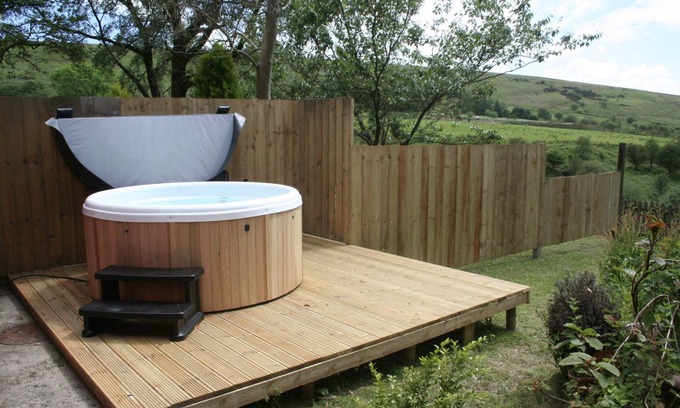 Mawr Cottage | The Nook - Farm Park Stay with Hot Tub, BBQ & Fire Pit