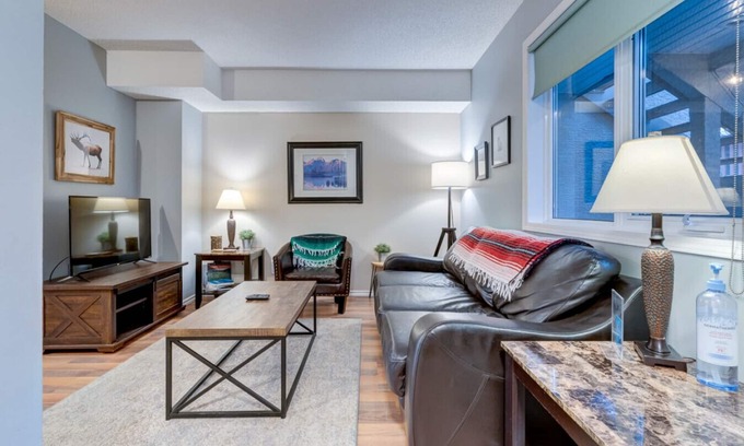 Canmore House | The Norquay | Pet-Friendly 2 Bed + Mtn View