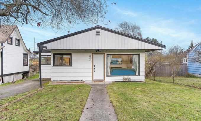Port Angeles House | The NW Olympic Retreat just minutes away from Olympic National Park PET FRIENDLY