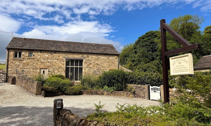 Hope House | The Oaks - Award Winning Barn Conversion In Hope Village Near To Castleton