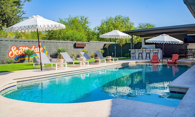 Scottsdale House | The Oasis: Luxe Heated Pool | Big Backyard | Outdoor Bar & BBQ for Large Groups