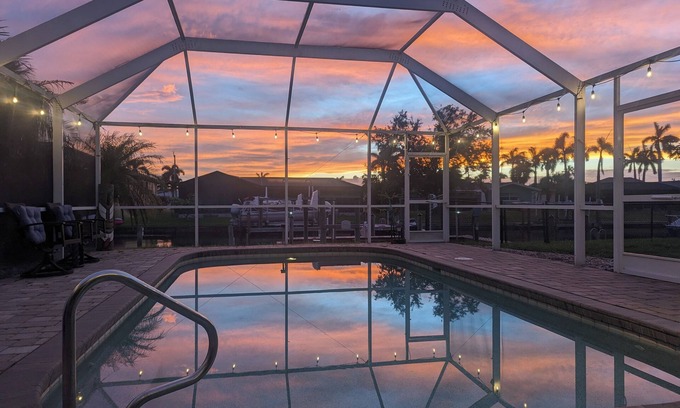 Yacht Club Villa | The Ocean Breeze - Cape Coral - A boaters dream, only minutes to the river!