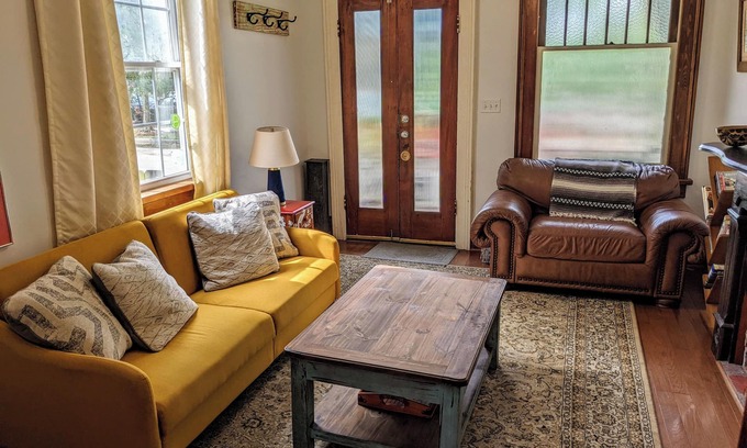 Mid-City House | The Okra Inn Iberville-6BR, 3.5BA, Streetcar In Sight