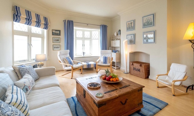Aldeburgh Cottage | The Old Bakery - sleeps 6 guests in 3 bedrooms