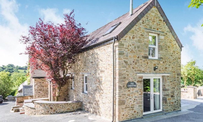 Llanybri House | The Old Corn Store
