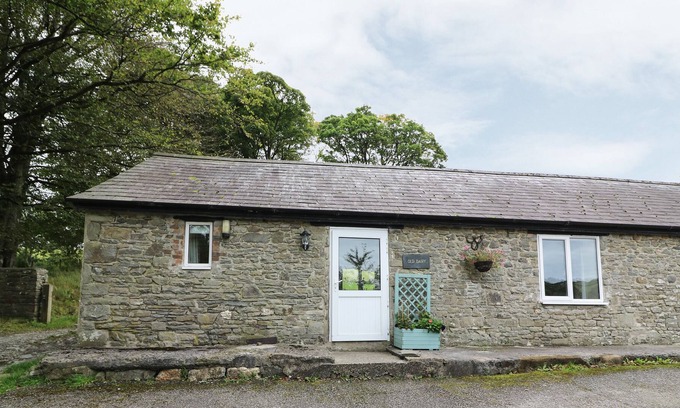 Llandysul Cottage | THE OLD DAIRY, pet friendly, country holiday cottage in Llandysul