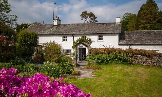 Ambleside Cottage | THE OLD FARM, pet friendly, with open fire in Ambleside