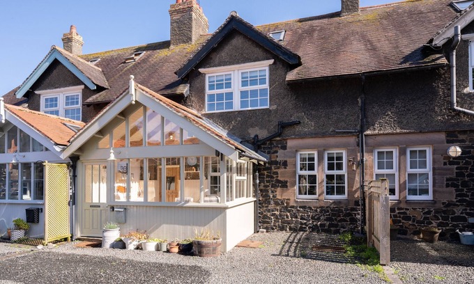 Dunstan House | The Old Gardener's - Three Bedroom House, Sleeps 6