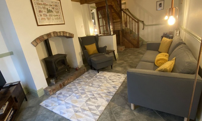 Northallerton Cottage | The Old Paper Shop, Pet friendly, Village location, Newly Refurbished!