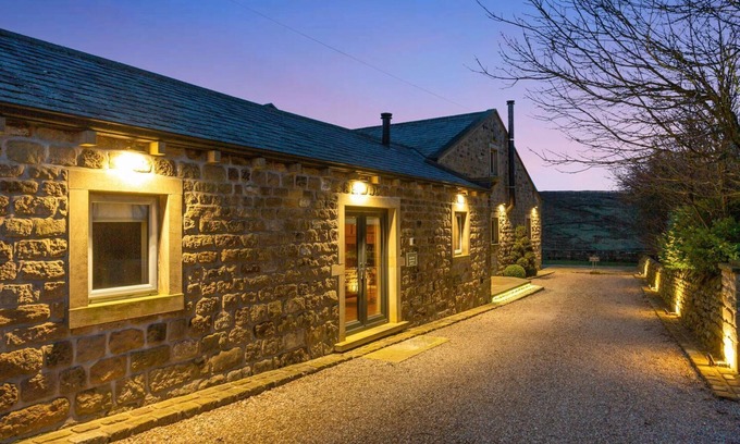 Cowling Cottage | THE OLD SHIPPON MEWS, family friendly, with open fire in Cowling