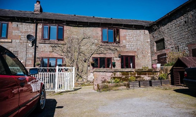 Leek House | The Old Stable at Blackshaw Farm
