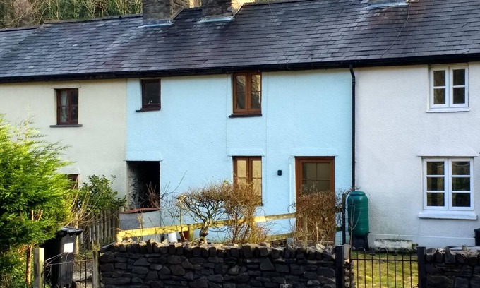 Machynlleth Cottage | The Old Weaver's Cottage. Traditional Welsh Cottage with woodburner and garden.