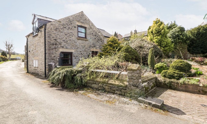 Bradwell Cottage | THE OLDE COACH HOUSE, family friendly, with a garden in Bradwell