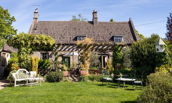Clipsham Hotel | The Olive Branch