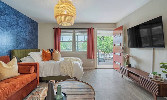 Allandale Apartment | The Olive | Cozy Retreat | Sleeps 5