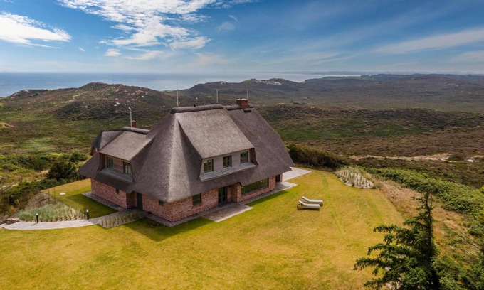List House | “The One” – Dream Home Under Thatch, Between Wadden Sea & North Sea