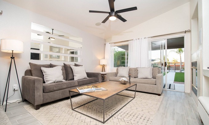 Springer Ranch House | THE ONE! Spa⁕Heated Pool⁕Fire Pit ⁕Putting Green