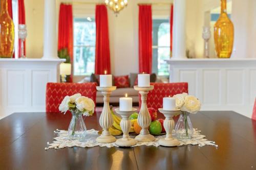 Lake Charles House | The Onyx Bungalow