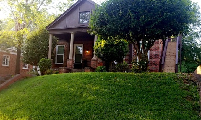 Montgomery House | The Original Madison's Home is Located 2 Mins from Downtown