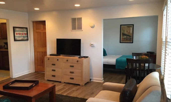 Lakeview House | The Original Wrigleyville Coach House- 2 Story, Private, Single Family Residence