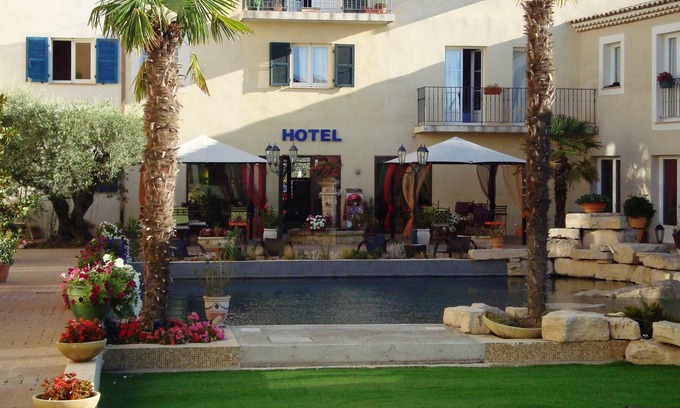 Pertuis Hotel | The Originals City, Hôtel Le Village Provençal