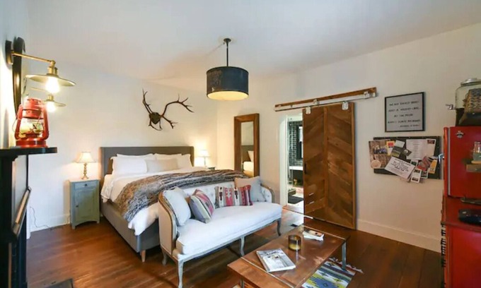 Berryville Apartment | The Outpost Suite 3 - Whimsical Farmhouse Retreat