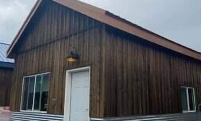 South Fork House | The OutpostnAt the Crossroads of Town and Trail
