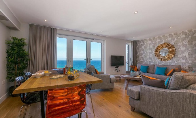 St Ives House | The Oyster