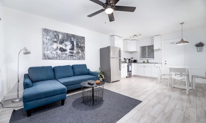 Middle River Terrace Apartment | The Pad at Middle River Terrace 2