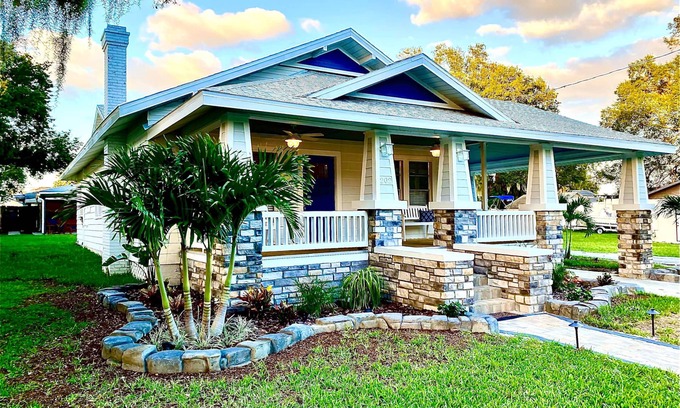 Lakeland House | The Palm Lake Hollingsworth Luxury Family Retreat