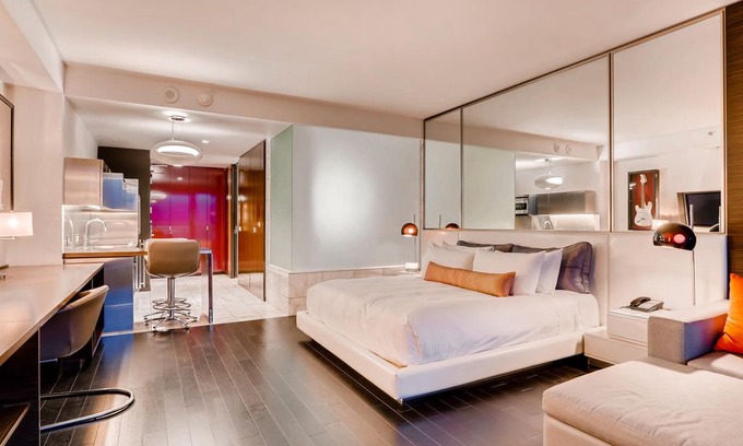 Las Vegas Hotel | The Palms Place Rock Legends $uite - 28th Floor suite - No Resort Fee