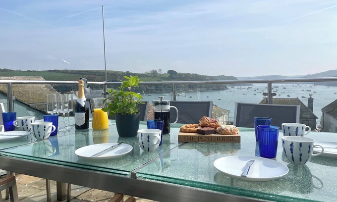 Salcombe Cottage | THE PENTHOUSE, family friendly, country holiday cottage in Salcombe