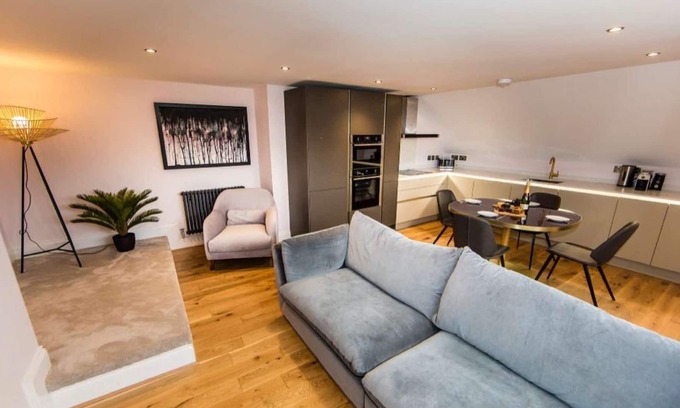 Lofthouse Apartment | The Penthouse Suite at Nydsley Hall - Luxury 2 Bedroom Apartment