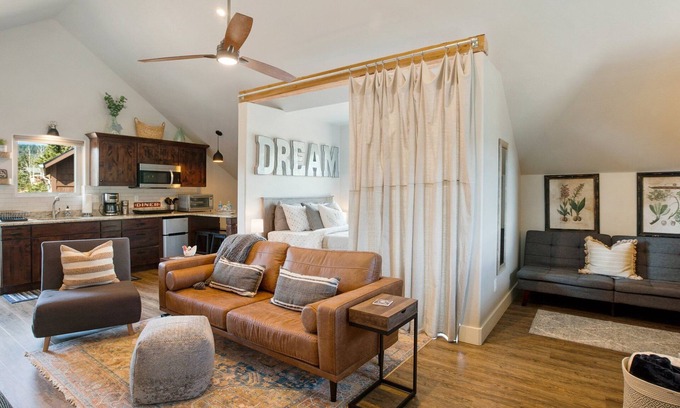 Woodland Park Apartment | The Perch! Mountain-front view! priv.balcony-A/C